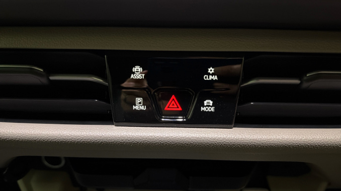 Volkswagen Multivan 1.5 TSI eHybrid Life 5dr 4MOTION DSG Estate - Image 34